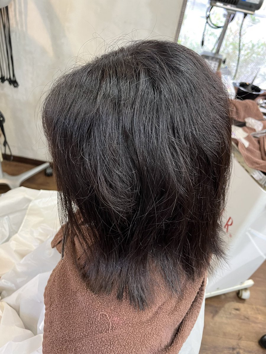 gokigenshoji's tweet photo. 久々のアルカリ矯正

私の縮毛矯正は、ほとんどが中性の縮毛矯正なんですが…久しぶりにアルカリ矯正やりました!
やはり若い子は髪体力あるので、アルカリ矯正が良いですねー
もちろん、乾かしただけです!
アイロン、オイル使ってません〜
#縮毛矯正
#髪質改善
#ClipClap
#美容室
#町田市鶴川 https://t.co/8tybhZoLp0