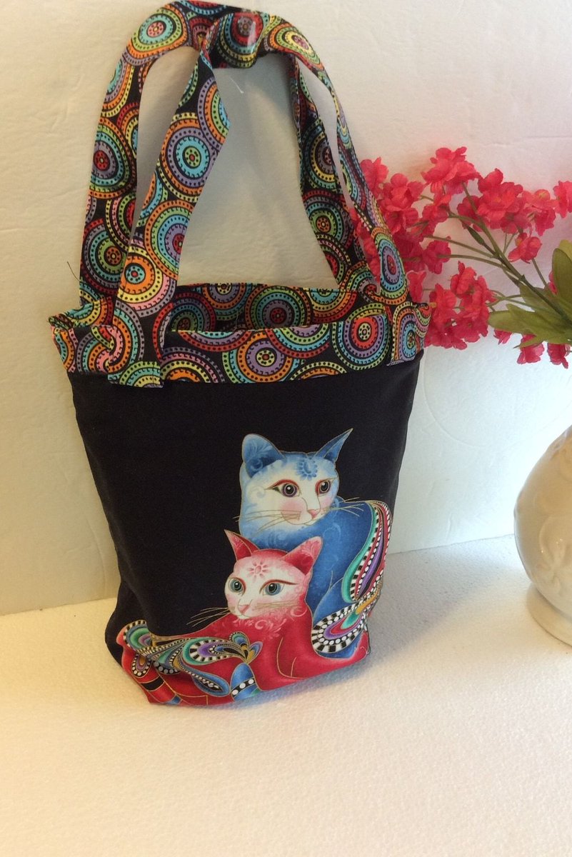 buff.ly/3vrnMxy This Colorful Paisley Cat-i-tude handbag is a great everyday or special occasion bag. #catlovers #Mothersday #etsfinds #handmadegifts