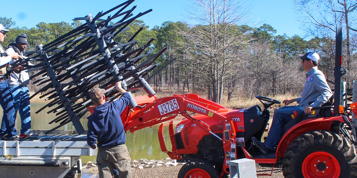 In #bassfishing, #habitat #conservation and #sustainability are all in a day's work. Here's how @bassmaster @MajorLeagueFish & others are helping the #environment ow.ly/wU0i50Rpg8W #sportsdestinations #sportsbusiness #sportsbiz #sportstourism #fishing #habitatconservation