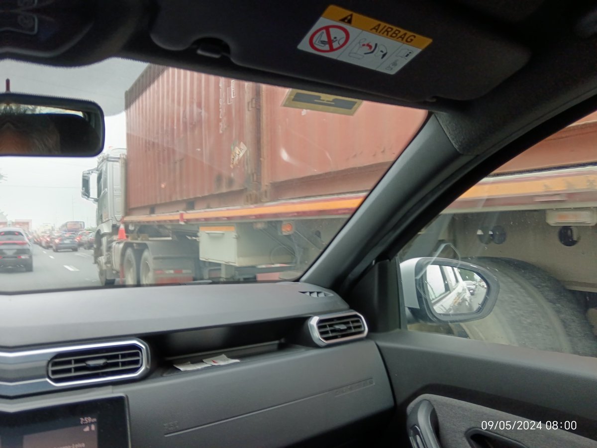 ANLozanoLeiva's tweet photo. El crecimiento de la demanda vehicular se ha sumado al aumento de transporte pesado en vía a la costa.
El transporte pesado colapsa la vía a la costa en las primeras horas de la mañana. https://t.co/mvFoWnD4Xi