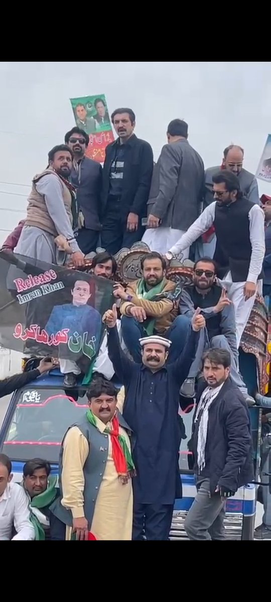 talhawkk's tweet photo. شیر افضل خان مروت نہے بانی چیئرمین عمران خان کے لیے ہمیشہ اواز اٹھائی اسی لیے اج ان کی اواز بند کر دی گئی ہے کیونکہ پارٹی کے اندر کچھ لوگ نہیں چاہتے کہ خان صاحب رہا ہوں۔
#شیرافضل_مروت_کوانصاف_دو https://t.co/I9FSCakCFA