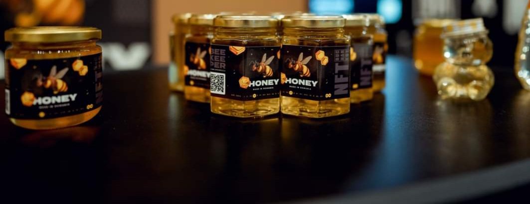 Gm frens! Did you know that you can mint your Phyigital Collectible @nft_bucharest Honey on blockchain! Try it, gmhoney.xyz. If you mint the NFT, contact me to claim your Physical Collectible- a jar of honey branded with NFT Bucharest. 🐝❤️🍯