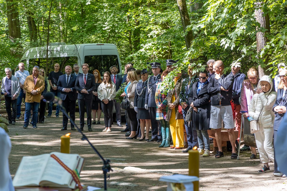 Rocznica katastrofy samolotu w Lesie Kabackim. Rozmawialiśmy z rodzinami ofiar. Jak wspominają ten tragiczny dzień? haloursynow.pl/pl/11_wiadomos… #ursynow