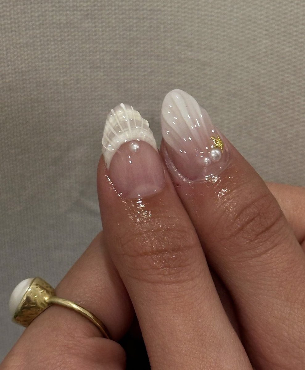 the prettiest sea shell nails