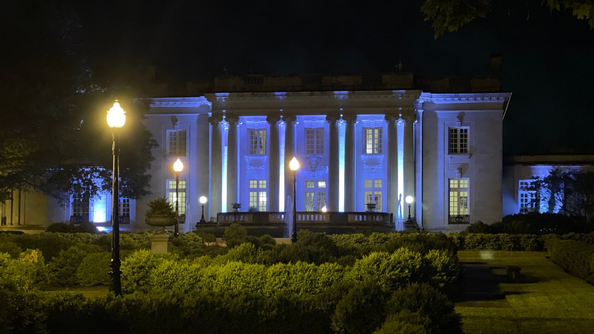 Lung cancer is the No. 1 cause of cancer-related deaths in Kentucky. But regular screenings and early diagnosis can save lives. Last night we lit the mansion blue in honor of lung cancer awareness. Find screening assistance at bit.ly/3y56lDY