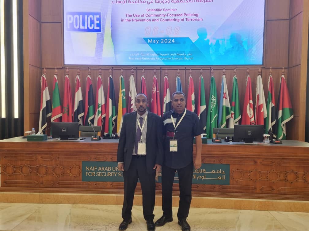 Du 06 au 08 mai,le Capitaine Abdillahi Ahmed Aouled et le sous-lieutenant Ahmed Abdo Said ont participé à un séminaire scientifique organisé par l’Université arabe “Naif” pour les sciences de la sécurité. Cette reunion, qui s'est tenue à Riyadh en Arabie Saoudite, portait sur