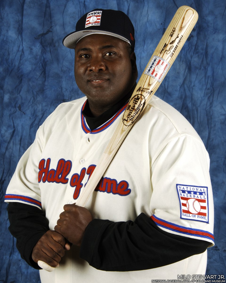His perfect approach at the plate for the @Padres was memorable. His smile and enthusiasm were unforgettable. 

Tony Gwynn was born #OTD in 1960.