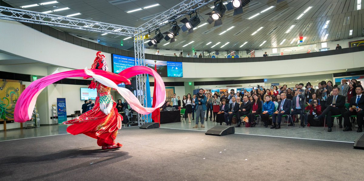 1/3 On May 8, a special performance presented by representatives of Shanghai Magnolia Stage Performance Award winners, showcased the open & confident Chinese culture in the new era in VIC during the 2024 UN #ChineseLanguageDay in Vienna. Amb. LI & his wife attended.