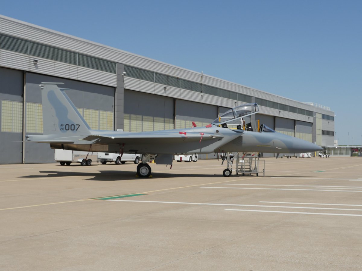 F-15EX EX7 gets a new coat of paint. Next up ➡️ delivery. This is one of two combat-ready #F15EX Eagle II jets that will be delivered to the @142ndWG Portland Air National Guard.