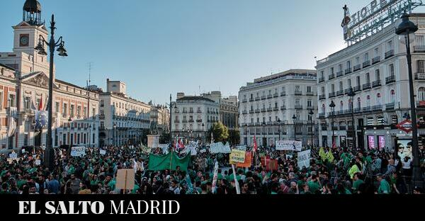 'No hay expectativas de negociación y lo que tiene que saber la Consejería y el gobierno de Ayuso es que hasta que no se consigan nuestros objetivos las movilizaciones van a seguir' 🗞30.000 profesores de la Escuela Pública madrileña echan un pulso a Ayuso en el primer día de