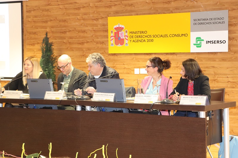 CRE_Alzheimer's tweet photo. La directora gerente del @CRE_Alzheimer del @Imserso, Isabel Campo, inaugura las jornadas "Programas psicoeducativos para cuidadores de personas con #demencia: iSupport"

Más información: https://t.co/sVQAwrYCTV https://t.co/8oDIF4RFBp