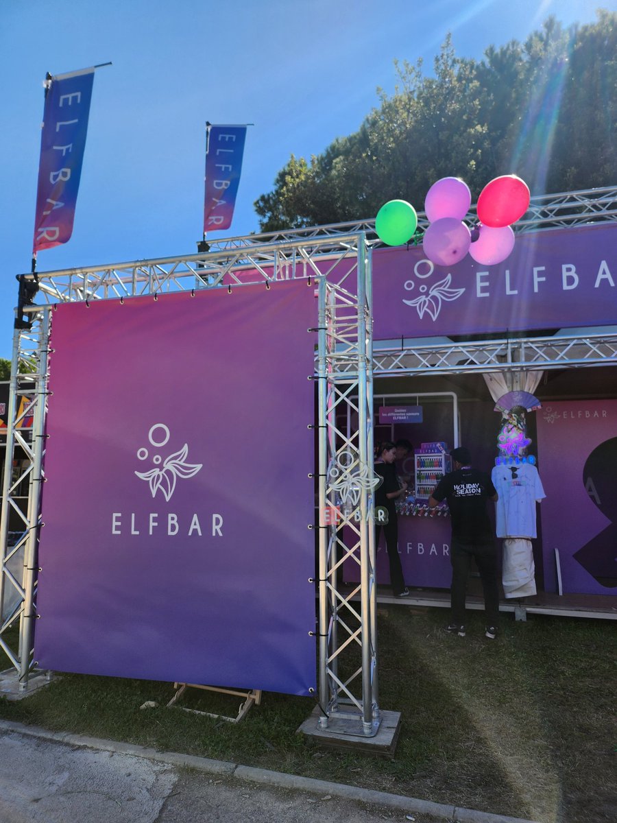 Alexisv94's tweet photo. La Vape se fait une place dans le village du #FISE. Logique tant le visitorat est jeune mais pas tres sport compatible. https://t.co/muIcBP3fHA