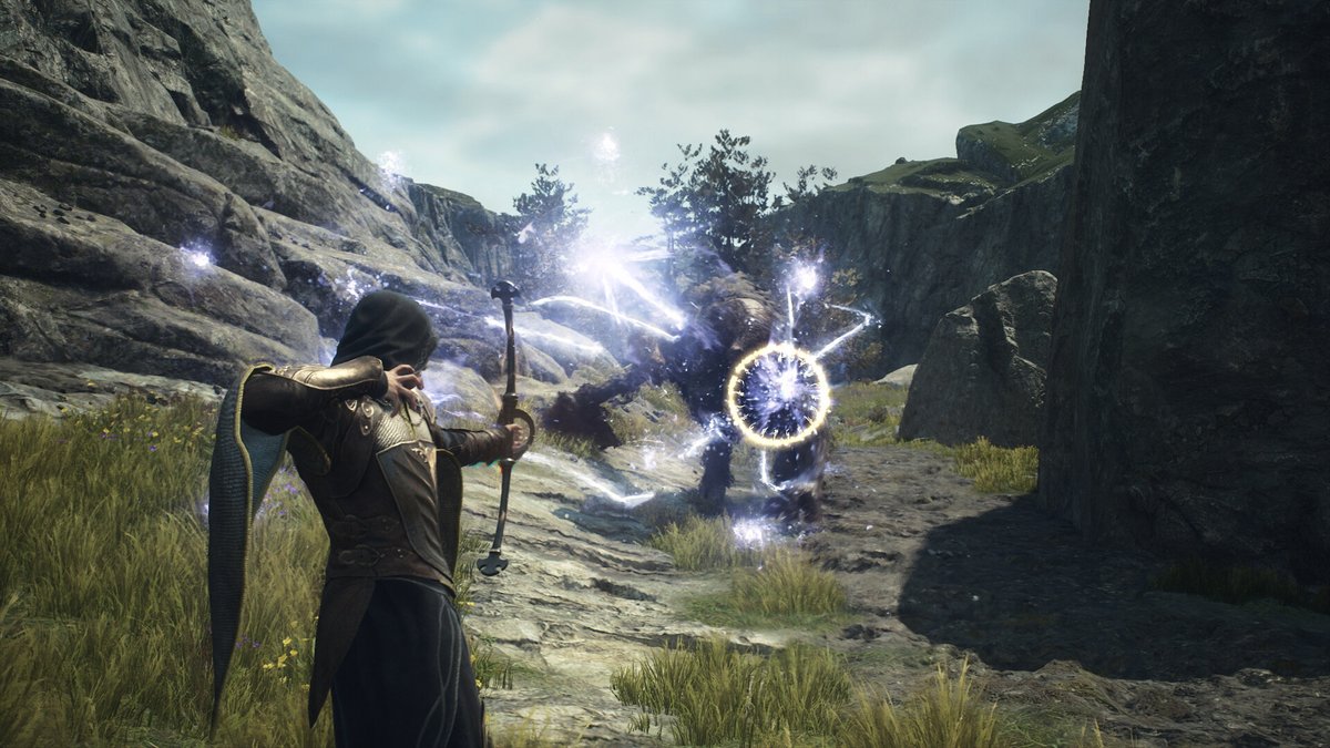 Dragon's Dogma 2'nin satışları 2.62 milyona ulaştı. 'Seri hayranlarının güçlü desteği ve yeni oyuncularımızın sayısındaki artış sayesinde oyun iyi bir performans sergiledi. Ayrıca Dragon's Dogma: Dark Arisen'ın satış sayısına da katkıda bulundu.'