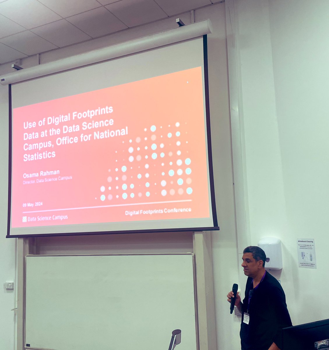 First keynote speaker at #DigitalFootprints24 is Osama Rahman from the @DataSciCampus with a whistle stop tour of the use of #SmartData at the @ONS 
From smartphone data to shipping flows the sources of smart data are astonishingly broad! 

#PublicGood #EconomicStatistics