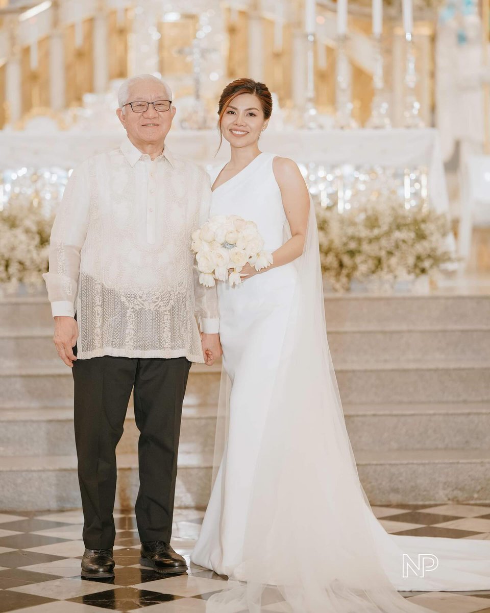 News5PH's tweet photo. OFFICIALLY MARRIED 💍

Narito ang ilang mga larawang kuha mula sa pag-iisang dibdib nina Batangas Gov. Hermilando Mandanas at Atty. Angelica Chua sa Minor Basilica of the Immaculate Conception sa Batangas City noong Miyerkules, May 8. #News5

📸: Nice Print Photography https://t.co/s5W6R7OUoE