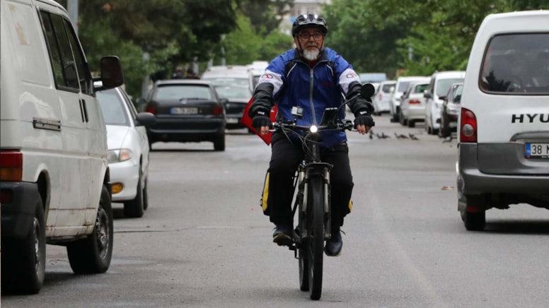 Belçika'da yaşayan gurbetçi Mustafa Öz, 3.400 kilometrelik bir yolculuğun ardından bisikletle 2. kez memleketi Kayseri'ye ulaştı. 20 gün süren pedal macerasını anlatan Öz, yolculuğunda günlük 150-170 kilometre kat ettiğini söyledi.