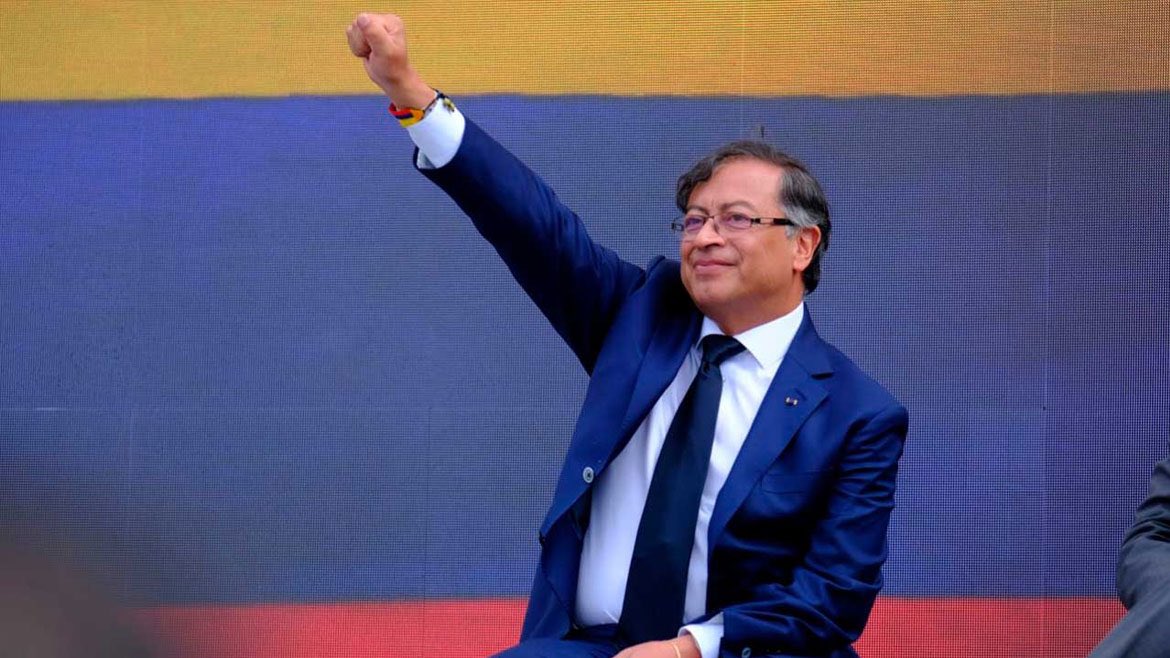 The latest in the global right’s #lawfare campaign: an attempted coup against #Colombia’s left-wing president #GustavoPetro.
Two members of the National Electoral Council want to investigate alleged contributions cap violations in #Petro’s 2022 campaign.
colombiareports.com/colombias-elec…