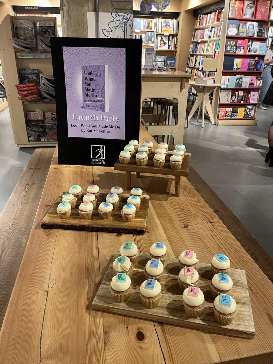 KellyChinKW's tweet image. Happy publication day @katmckenna_! #LookWhatYouMadeMeDo is out now 🥳 🐍 

Last night’s book launch made the whole place shimmer ✨ Yes it is indeed a book about the Swiftie fandom. The wildest dream!