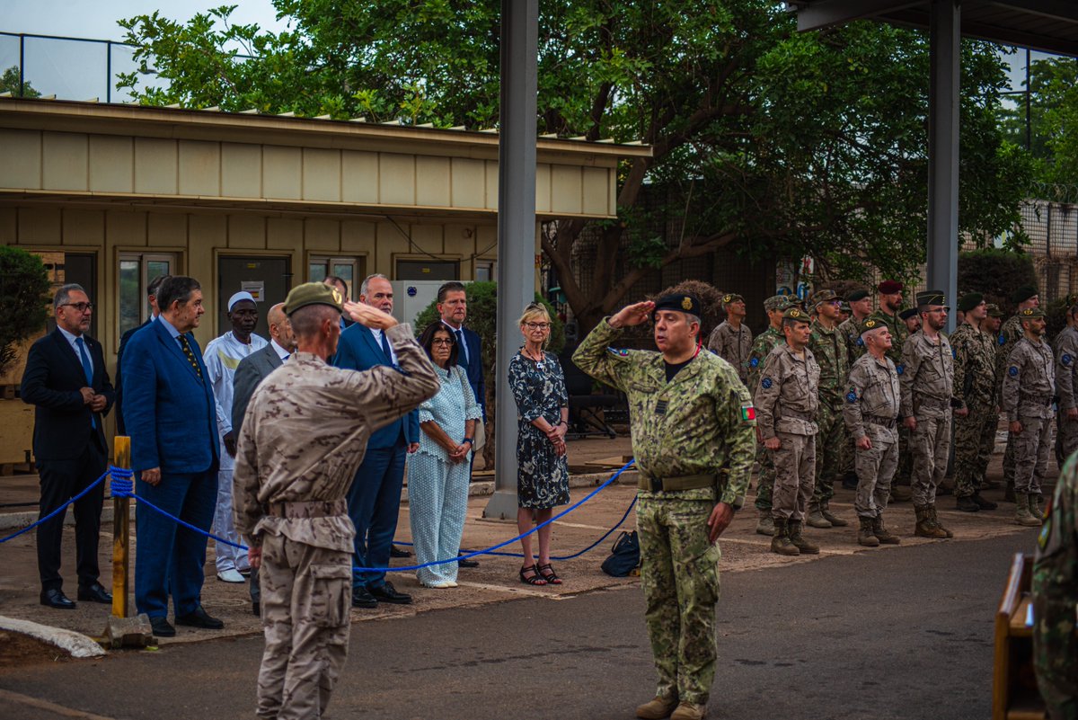 Every 9th of May is Europe 🇪🇺 Day, in EUTM Mali 🇲🇱we have celebrated it remembering also our soldiers who gave their lives for the mission: OR-7 Gil BENIDO from PORTUGAL 🇵🇹, and OR-4 Antonio CARRERO 🇪🇸 from SPAIN. @eueeas @EMADmde #EuropeanUnion #mops