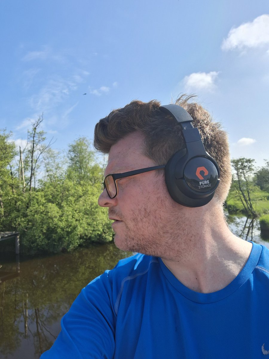Thanks @PureStorage for sponsoring the @vmugnl and luckily I won with the raffle 🙏🏻. Using the noise cancelling headphones a lot at work, but also with sports (jogging 👟) in the Amsterdam Forest.