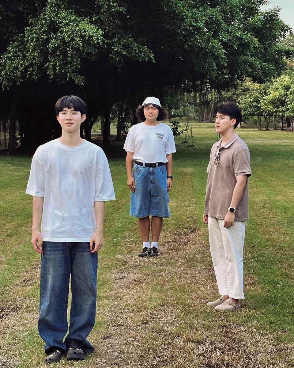 teerex_memory's tweet photo. 3 หนุ่ม 3 มุม🔥

Cr.jesslimited

#teerex_knk @teerex_knk 
#ซอรัสของทีเร็กซ์
#ที่นี่ที่ไหนใช่ทีเร็กซ์รึเปล่า https://t.co/eyCO3nYMG3