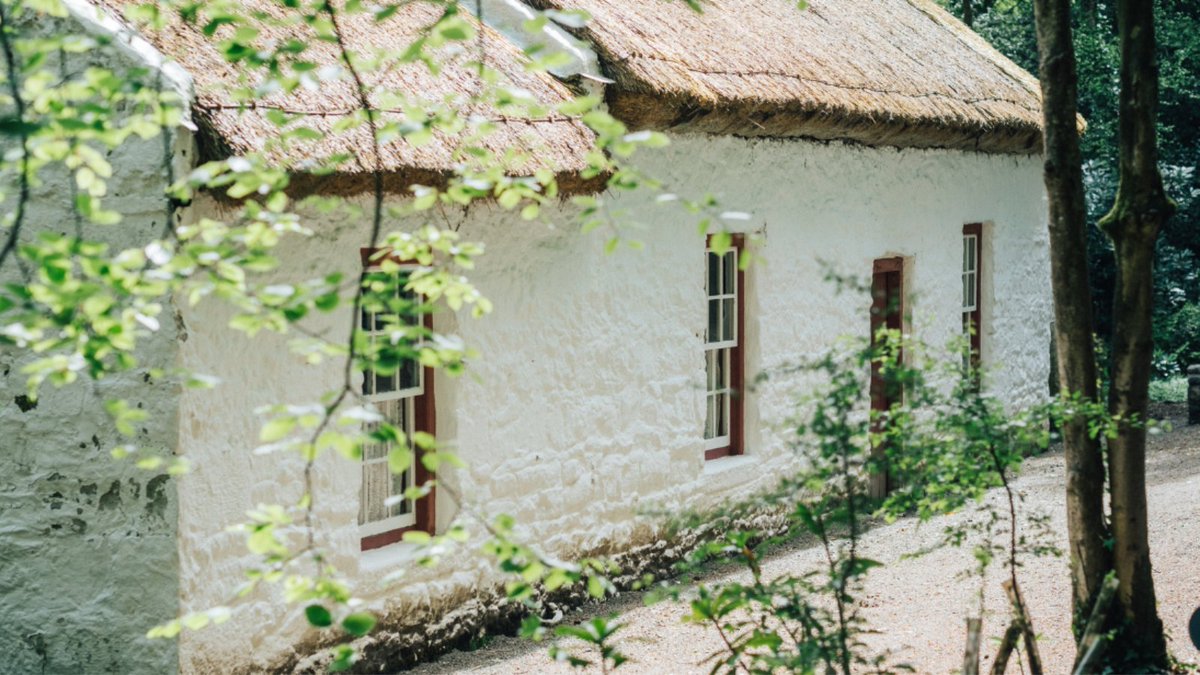 Experience Early Choral Singing as it was centuries ago in the Mountjoy Meeting House this Sunday 12th May! Join @SeanDComposer, assistant professor at Dublin City University, and discover the musical practice of shape-note singing. Learn more → bit.ly/3ylnfhG