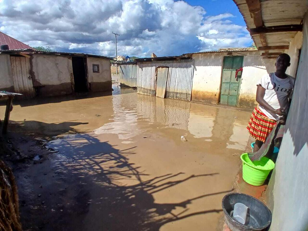 【#ケニア】3月から続く大雨の影響で、ケニアを含む東アフリカ一帯で洪水による深刻な被害が出ています。ピースウィンズは被害の状況や支援のニーズを把握し、迅速に対応していくことが重要と判断し、特に水・衛生環境改善に焦点を当てた支援活動を開始しました。▶︎hubs.li/Q02wDv7_0