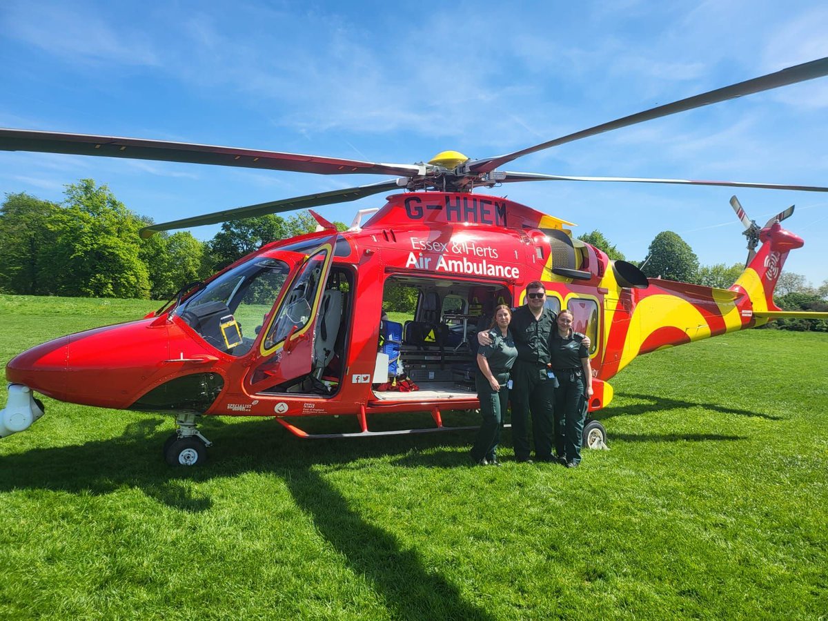 It's not every day that you get flown over London thanks to our friends over at @ehaat_ who we've seen quite a lot recently!

#TeamWork #WeAreMETMedical #OneTeam #LifeSavingCare #PatientCareFirst #EverySecondCounts #HelicopterMedics