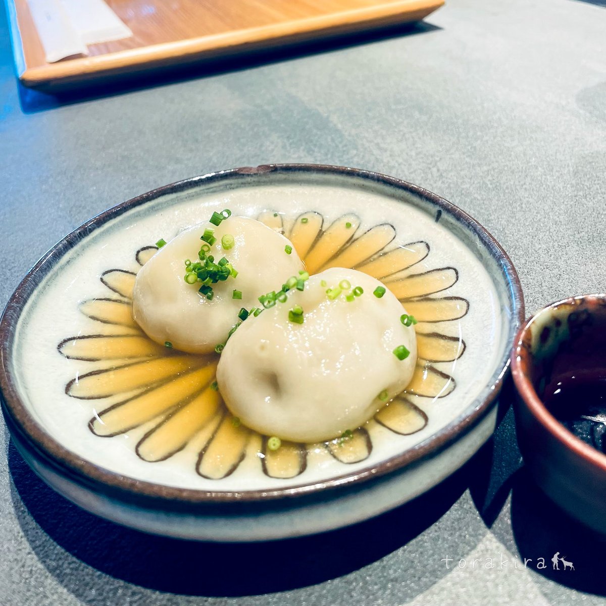 GTedHXidxkhrFEO's tweet image. 本日のランチ
魚介白湯そば＆水餃子
たっぷりスープを絡めた麺が美味しいし、添えられてる海苔の風味も👍
肉汁たっぷりの餃子も美味
#maren本店
#大阪市都島区