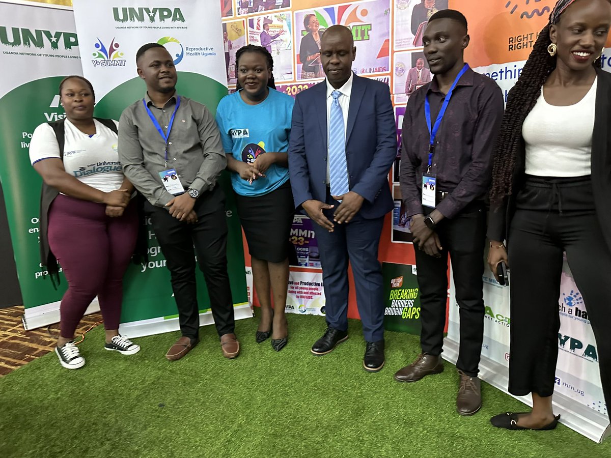 Yesterday afternoon,@BalaamAteenyiDr interacted with young people living with and affected by HIV,under the umbrella of Uganda Network of young people living with HIV/AIDS( UNYPA). He thanked Ms Ruth Awori for bringing over 50,000 Hiv positive young people together.