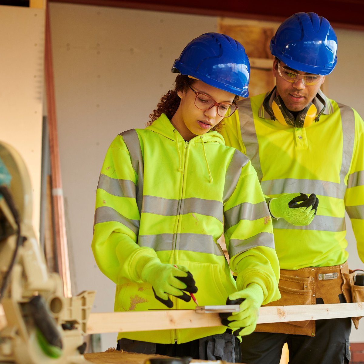 Recent research found that #apprenticeships in #engineering, #building & #construction have been found to be more lucrative for learners than university degrees in the same subjects, with higher starting salaries and no student debt - bit.ly/4al5exG #UXCW #UKCW2024