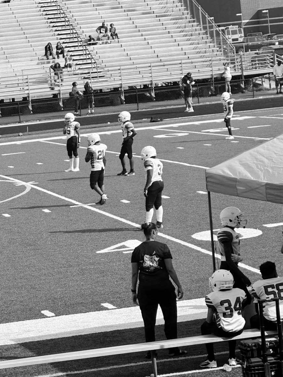 DaveyonJames3's tweet photo. Ended my season off with 
26 tackles 
4 forced fumbles 
6 sacks
1 td https://t.co/dNUlG7gT3K