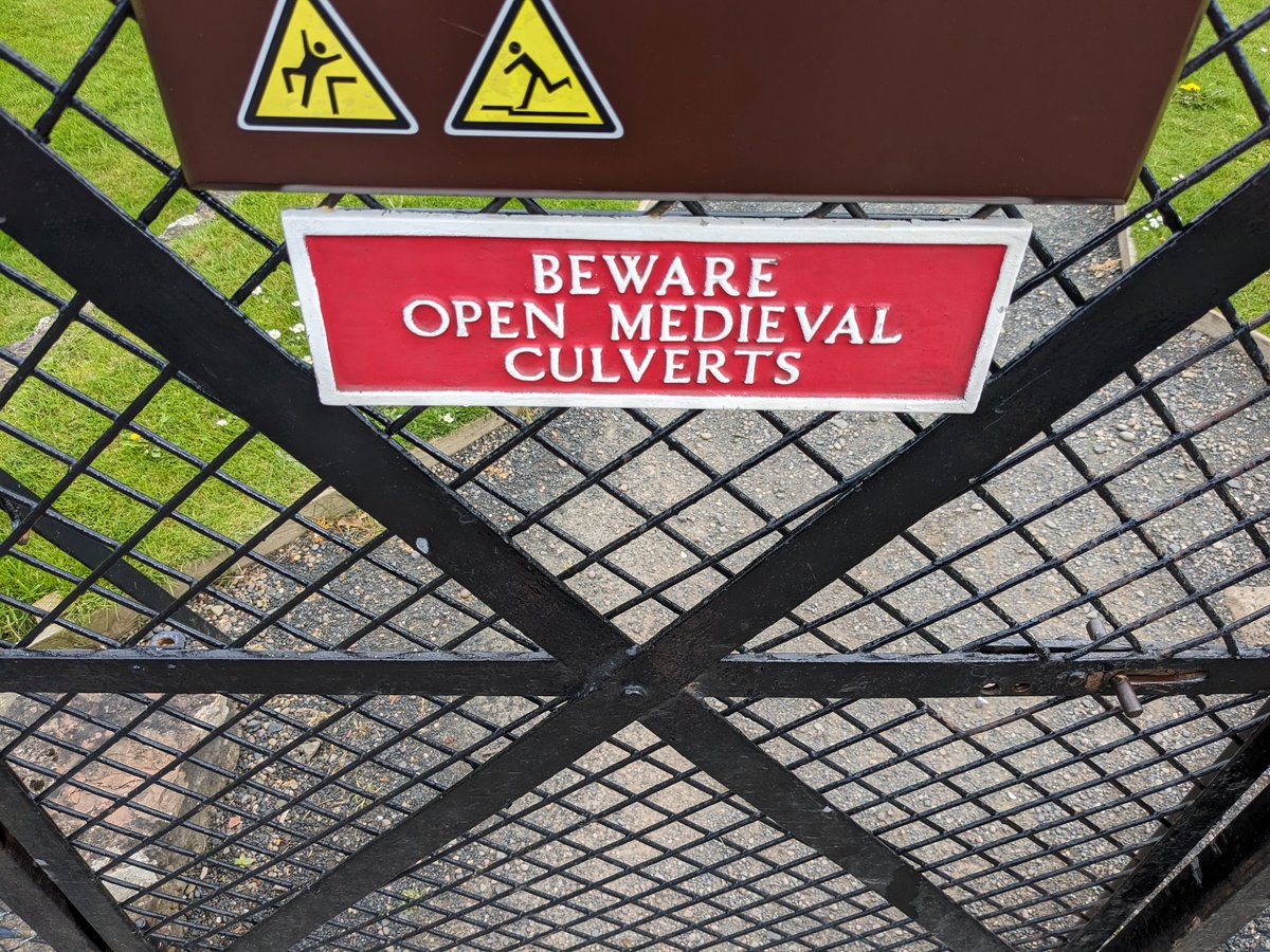 StrangeOldJoe's tweet image. It doesn't have quite the punch of 'Beware of the Dog'

- at Melrose Abbey @welovehistory