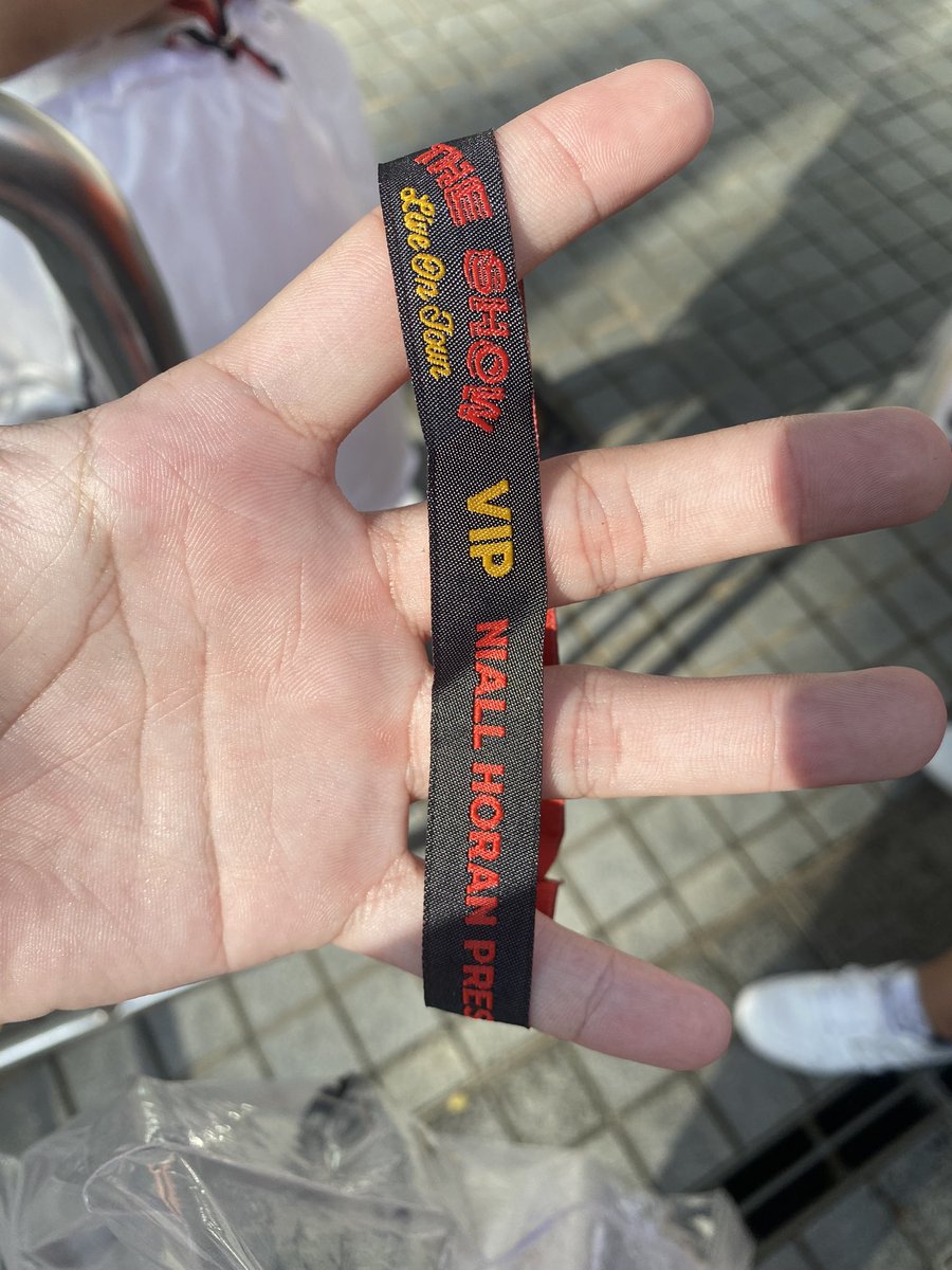 Wristband for Singapore!! 🫶 #TSLOTSingapore #TheShowLiveOnTourSG