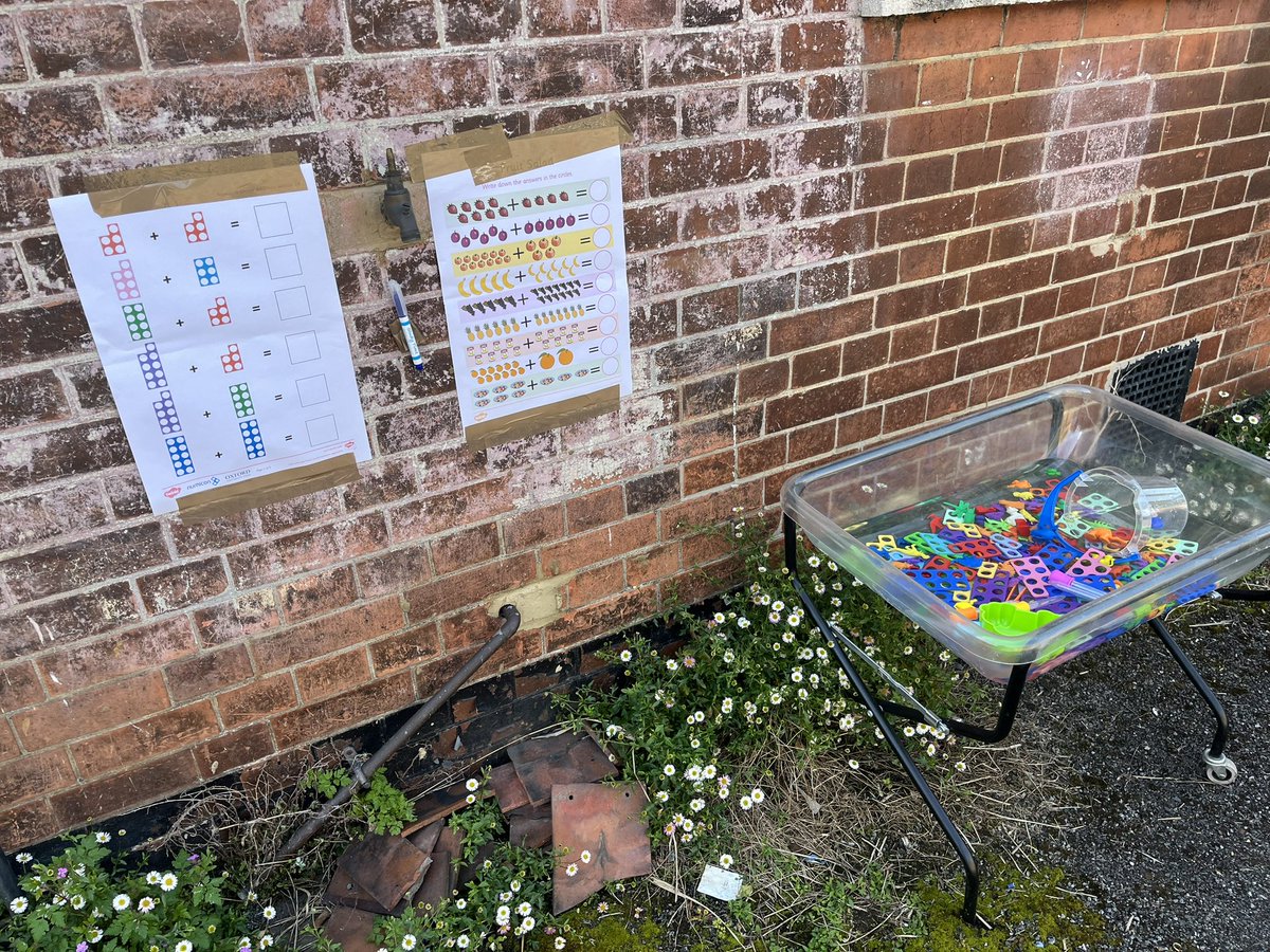 Fun in the sun for Caterpillar Class ☀️💦😀