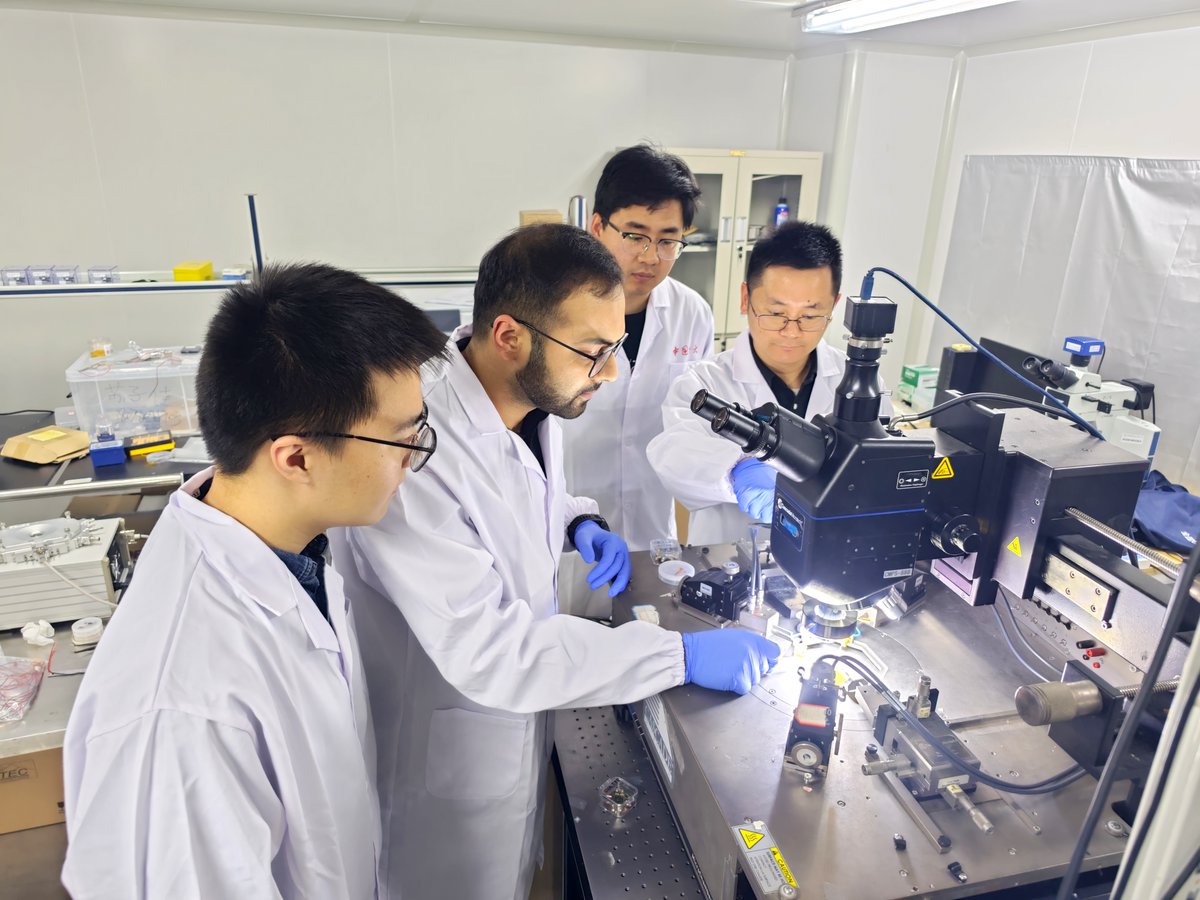 StudyatUSTC's tweet photo. Congratulations to the iGaN Lab at USTC for their groundbreaking contributions to Nature Electronics! A special shoutout to Muhammad Hunain Memon, our international PhD student from Pakistan, for publishing in a Nature Core journal as the first author. Incredible achievement! https://t.co/pfYnXJ6jww