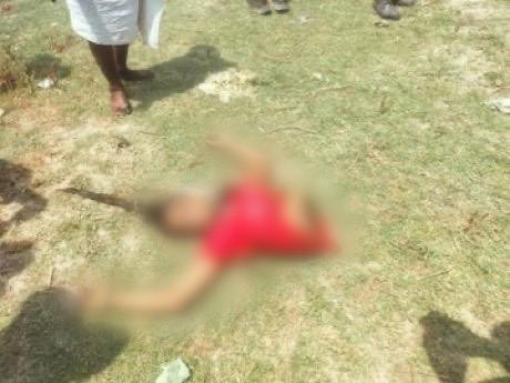 Vaibhaevs_IND's tweet image. Bahut bura laga ye drishya dekh ke. Aaj Pata chal gya ki ye samaaj itna ghatiya h. Kanoon ke thekedaar, mantri, law services kya maayne rakhta hain, kya khauff h logo ke mann m dikhta h kanoon ka. Himmat dekho MC ki ek behan ko kaat diya. Jaanwar ache h, insaan se.
#EndOfHumanity