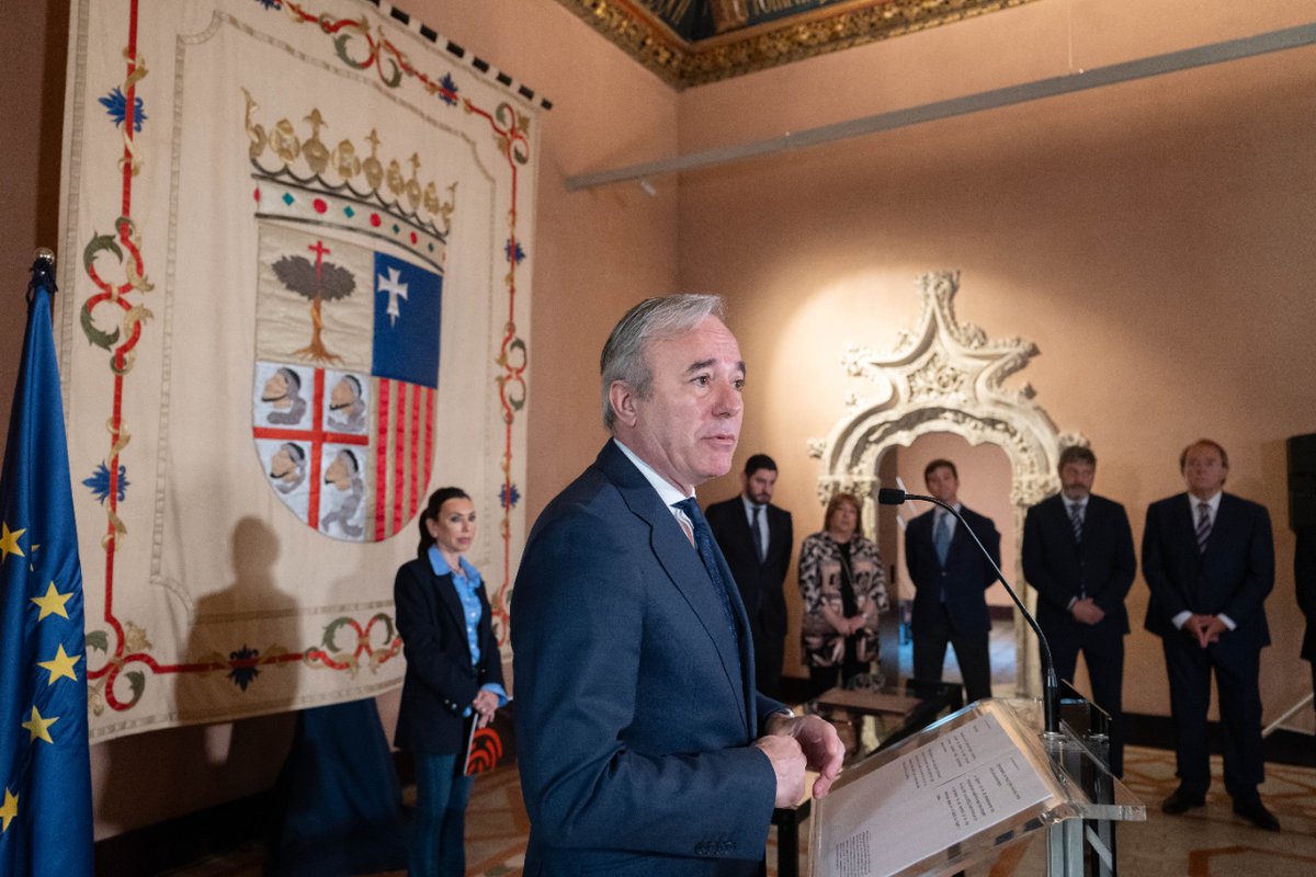 🤝 Gobierno y @cortes_aragon suscriben el convenio para desarrollar la exposición ‘Goya. Del Museo al Palacio’. 🖼️ El palacio acogerá en su zona histórica esta muestra de carácter único y excepcional. 📲 tinyurl.com/28zrffb8