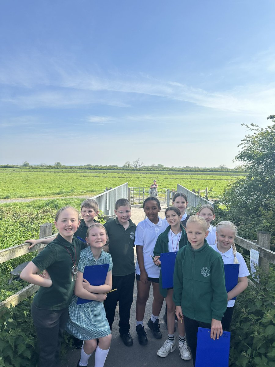 A glorious morning for our field work walk to River Banwell. We sketched the physical and human features that we saw! 🌞🚶🏽‍♀️ @mrstayloryr5 @CBPSA_VP @LisaDadds