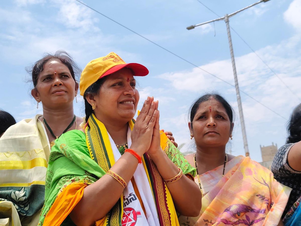 iam_Julakanti's tweet photo. మాచర్ల పట్టణంలో ఎన్నికల ప్రచారం నిర్వహించిన తెలుగదేశం పార్టీ కూటమి ఎమ్మెల్యే అభ్యర్థి శ్రీ జూలకంటి బ్రహ్మానందరెడ్డి గారి సతీమణి శ్రీమతి జూలకంటి శోభారాణి గారు.
#JBRForMacherla
#మార్పుకావాలి_బ్రహ్మారెడ్డిరావాలి
#VoteForJulakantiBrahmaReddy
#VoteForJBR #VoteForCycle https://t.co/Bj6jo7DIr4