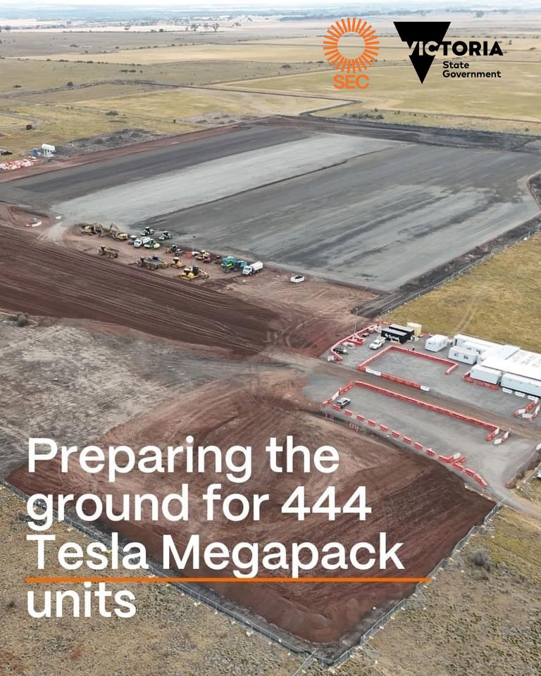Construction continues on the SEC’s first project, the Melbourne Renewable Energy Hub. Currently getting ready for the arrival of 444 Tesla Megapacks, this will be one of the biggest batteries in the world.