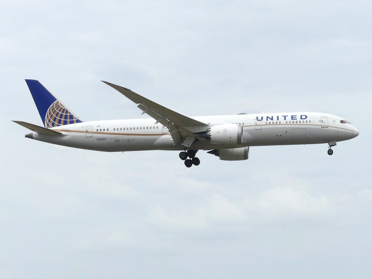 2024/5/6成田国際空港外周にて　16L下り
UAのドリームライナー
ユナイテッド航空　B787-9
United Airlines
#B787 
#UnitedAirlines