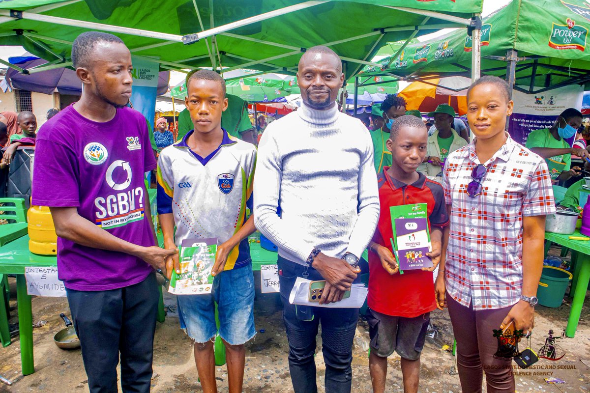 LAGOS DSVA HOLDS “MEN WEY SABI” AT BOUNDARY MARKET, APAPA 

The Lagos State Domestic and Sexual Violence Agency has reiterated its efforts to curb Gender-Based Violence through behavioral mindset programmes, sensitizing and training of all relevant stakeholders.

#LagosDSVA…