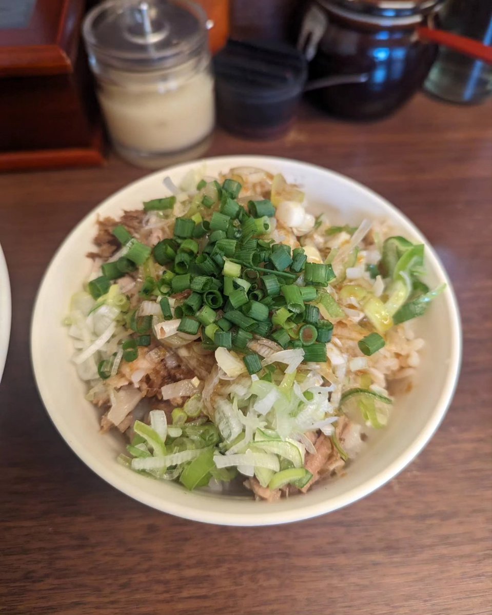 me3selfeste's tweet photo. 🍜煮干ラーメンはお好きですか？⁡
⁡
✨私が一番美味しいと思う煮干ラーメンは、⁡川崎の三三㐂のとろりそば⁡
⁡
⁡博多ラーメンのような細麺に⁡
濃厚煮干しスープがたまりません。⁡
ライスが進みます✨⁡
⁡
🍜⁡つけめん 三三㐂⁡
神奈川県川崎市川崎区小川町９−７ https://t.co/Vz3LNo3kG9