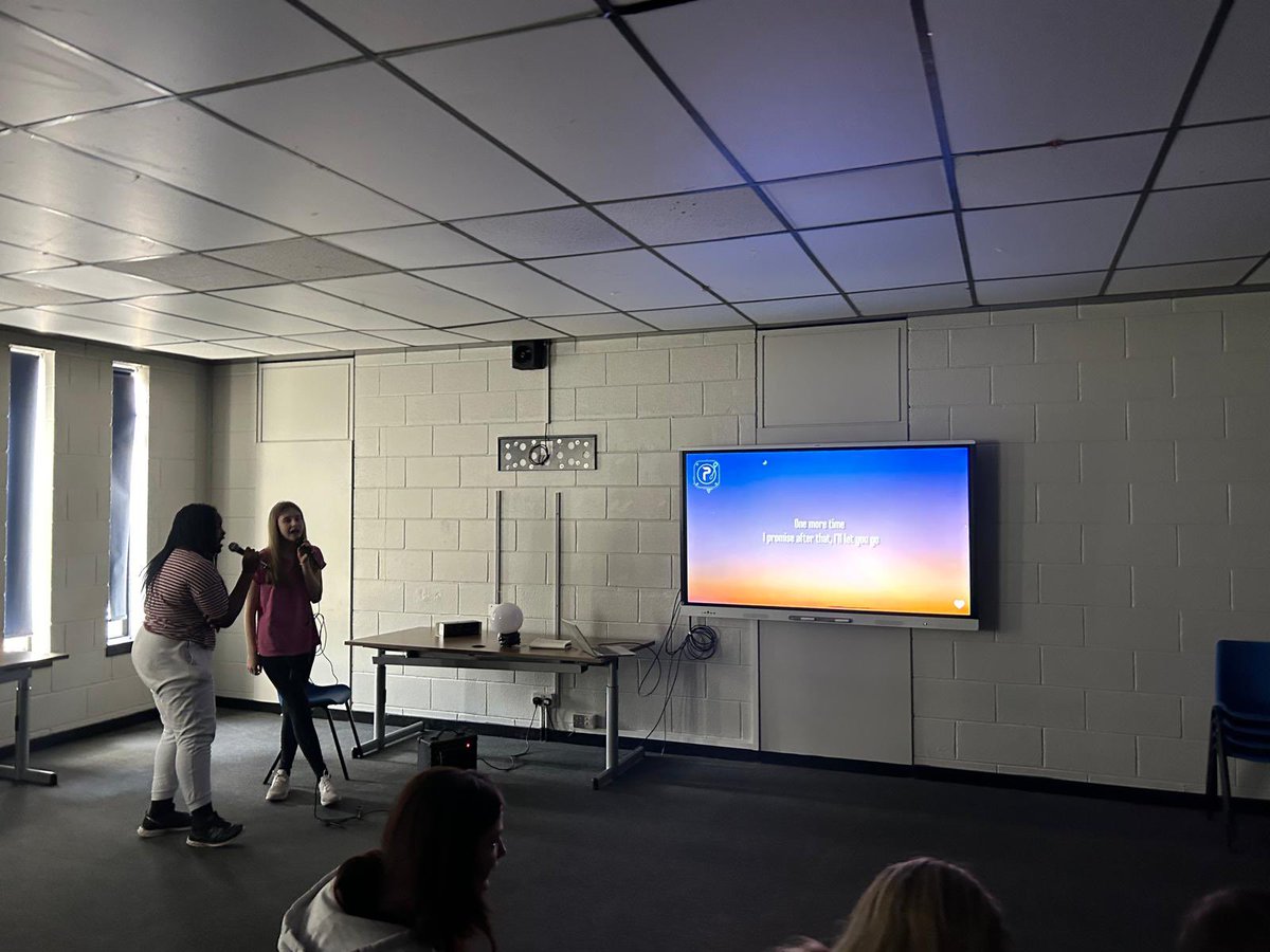 Yesterdays activities day ended with some fabulous karaoke. 🎤 🎙️ We really do have some amazing singers at Dyce Academy. #karaoke #activitiesweek #dyce #dyceacademy