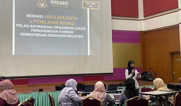 Institut Integriti Malaysia (IIM) telah melaksanakan sesi Analisa Data dan Penilaian Risiko Rasuah (CRA) dalam Pembangunan Pelan Antirasuah Organisasi (OACP) bersama Program Perkhidmatan Farmasi KKM pada 6 hingga 8 Mei 2024.