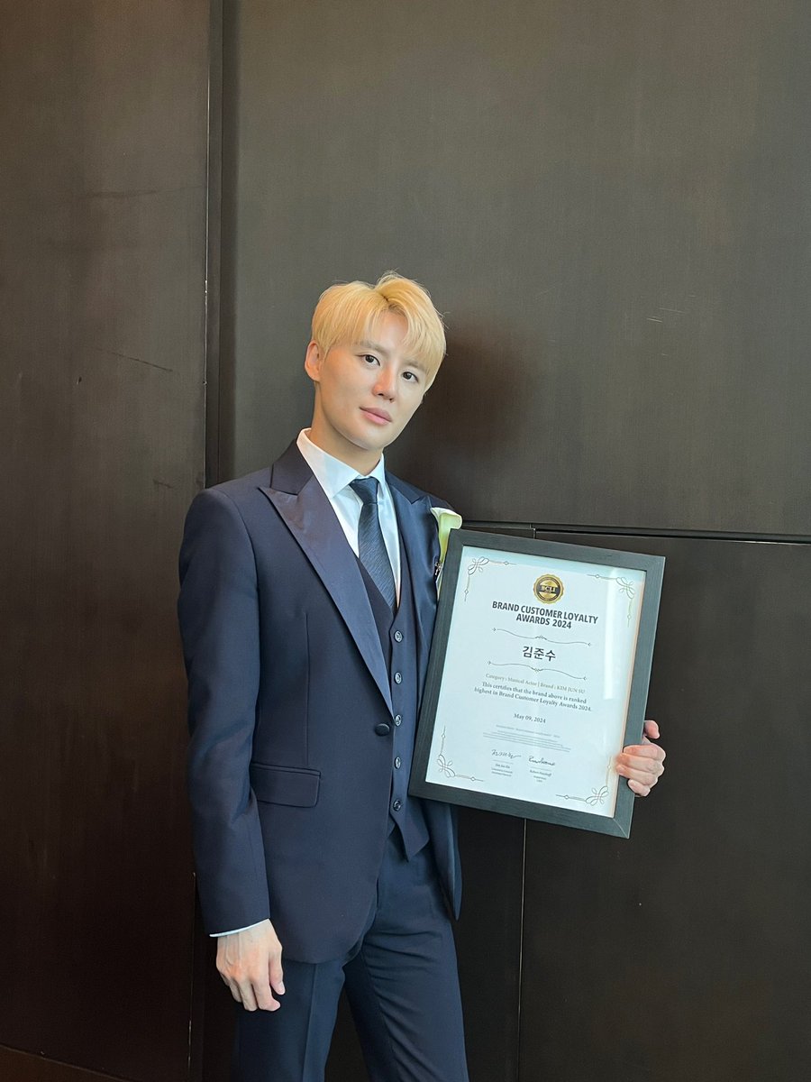 Junsu_PALMTREE's tweet photo. 앞으로의 활약이 더욱 기대되는 
뮤지컬 배우 김준수의 수상을 
진심으로 축하합니다🎉
 
🏆2024 브랜드 고객충성도 대상🏆
▲ #김준수 (가장 영향력 있는 뮤지컬배우-남) https://t.co/49EXKDrC2g