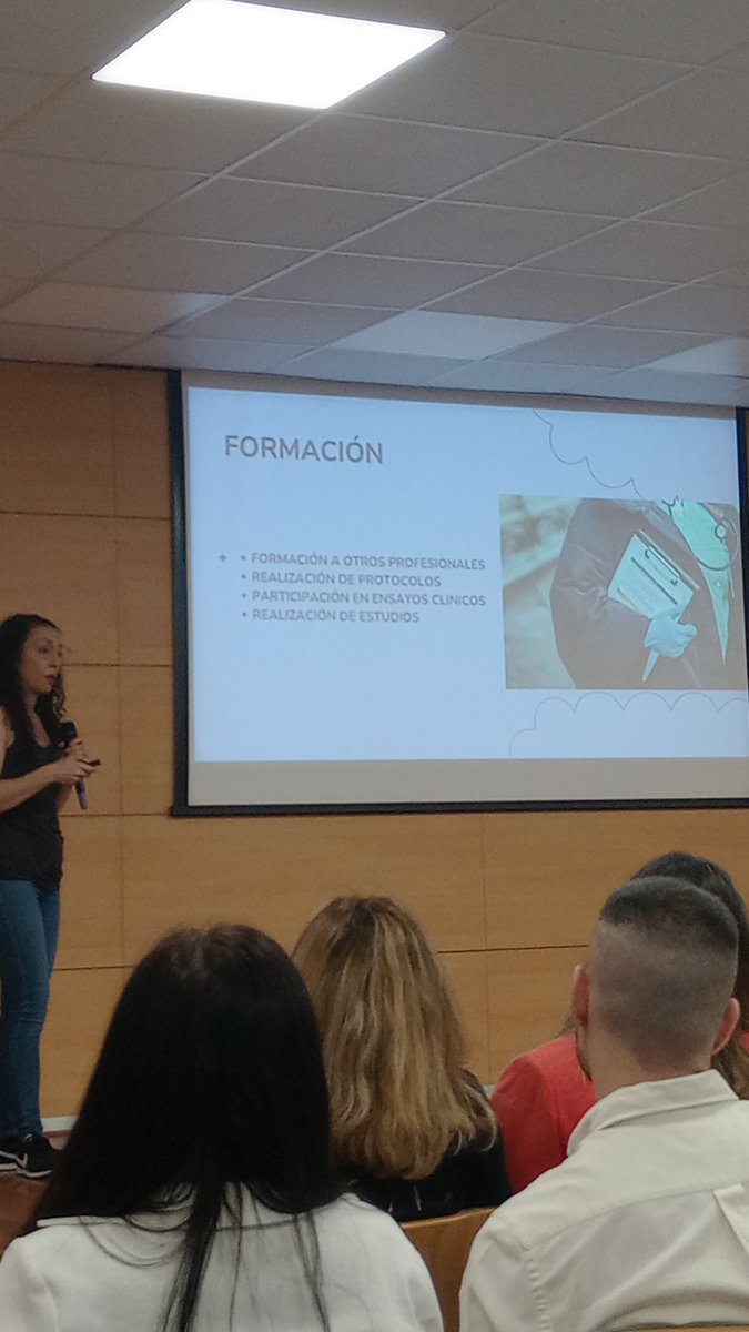 Maybe, enfermera gestora de casos realiza a diario:

🫀Valoración Personalizada de todos los pacientes con procesos oncológicos de mama.
Trabajo asistencial, gestor, docente e investigador.

Cuidado que aporta Valor
#hospitaluniversitarioSeveroOchoa