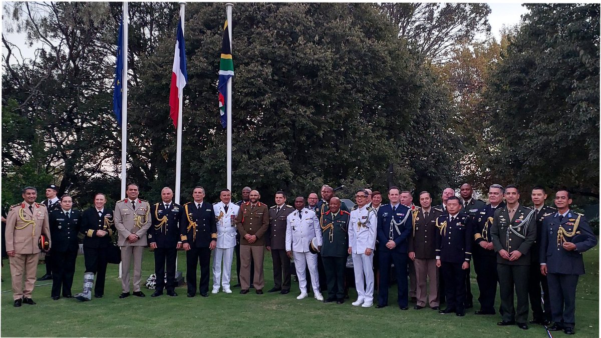 Yesterday at the French Residence we hosted a moving ceremony to commemorate the end of World War II and remember all those who fought for freedom and peace.

With the Benoni High School pipe band playing 🇫🇷🇿🇦 anthems.

#8May1945 #DutyOfRemembrance