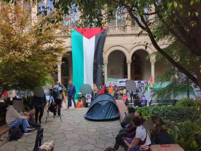 El claustro extraordinario de la Universitat de Barcelona (UB) aprobó este miércoles una moción que exige “la ruptura de relaciones institucionales y académicas” con instituciones israelíes en solidaridad con Palestina